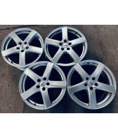 Satz Alufelgen Alutec Freeze FRE758 7,5Jx18 ET45 5×114,3 NB70,1 mm