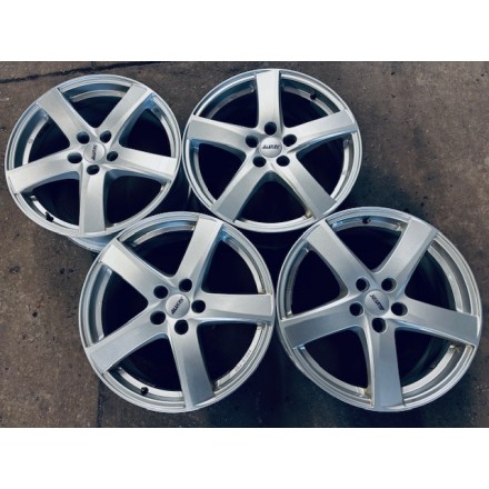 Satz Alufelgen Alutec Freeze FRE758 7,5Jx18 ET45 5×114,3 NB70,1 mm
