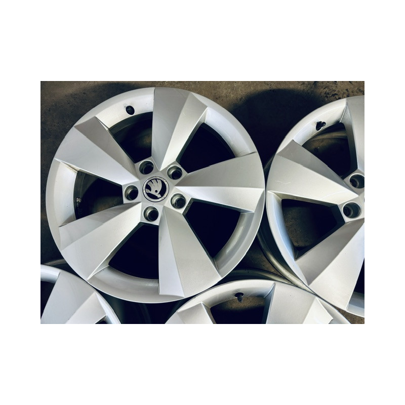 ALUFELGEN GEBRAUCHT SKODA KAROQ/KODIAQ 6,5X17 ET38 5X112 NB57,1 ORIG. 565601025 NANUQ